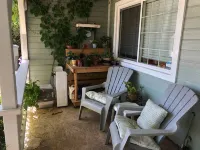 Entire Charming Bungalow Close to Amenities - Charming Cozy Hotels in Auburn