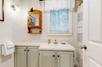 Condo in the heart of town near skiing - less than a mile to Okemo Mountain 拉德洛住宿飯店