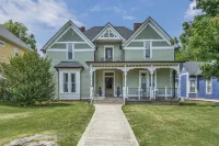 Prime Location with Fully Equipped Kitchenette - Cozy Stylish Retreat Hotels near Publix Super Market at Madison Street Commons