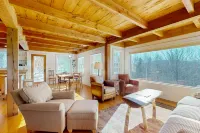 Light-filled Retreat in Mad River Valley Hotels in Fayston