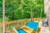 Fantastic family home near the lake with WiFi and large deck