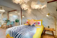 NEWLY RENOVATED! Vibrant Exciting Nash Condo+ Pool Hotels in Berry Hill