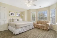 Lake Access, Cozy Fireplace, Mini Golf Fun - Stunning Escape Hotels in Kimberling City