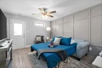Spacious Townhome with Outdoor Patio and Full Kitchen - Modern Retreat Hotels in Oak Grove
