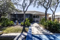 Canal Access and Cozy Comfort - Charming Family Haven