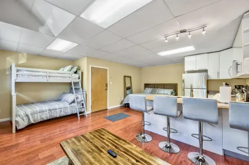 Spacious Studio with Reserved Parking - Charming Tahoe Retreat