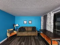 Stylish Retreat - Modern Condo with WiFi, Full Kitchen Hotels in Bremerton