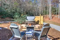 Exquisite Decor and Stunning Outdoor Space - Charming Mountain Retreat Hotels near Charles D Owen Park