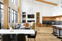 Luxury Apartment w/ Rooftop Hot Tub!