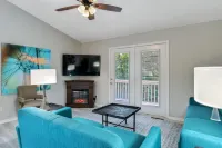 Comfortable South Asheville Townhome Hot Tub Hotels in Arden