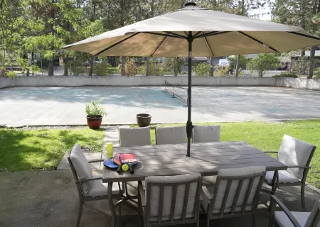 Spacious Retreat with Pickleball Court and Game Room - Inviting Oasis Отели рядом с достопримечательностью «Dr. Cher Jacobsen, MD»