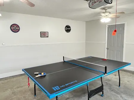 Oasis near Savannah | Lakefront Retreat + Game roo Отели рядом с достопримечательностью «Спортивная площадка Стиплчейз»