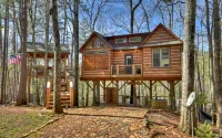Scenic Deck and Covered Hot Tub - Magical Treehouse Retreat Hotels in Fannin County