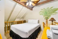 Lovely oceanfront escape near beach with lanai, pool & W/D