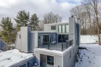 Expansive Deck and Gorgeous Views - Charming Mountain Retreat