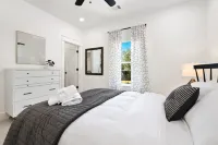 Easy Access to Mtb Trails and Dining Spots - Serene Modern Retreat