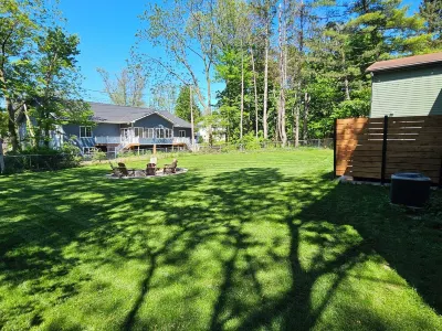 Cozy Home Near Downtown w/ Hot Tub, Fire Pit, Bikes, King Bed, and Full Kitchen Hôtels à proximité de : Western Theological Seminary