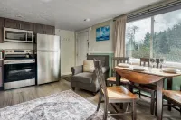 Spacious Living Space and Full Kitchen - Charming Coastal Haven Hotels in Tillamook