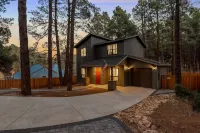 Outdoor Entertainment, Hot Tub, Modern, Quiet Hotels in Kachina Village