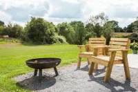 Kinelarty Luxury Glamping Pods Hotel dekat Down Cathedral
