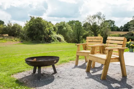 Kinelarty Luxury Glamping Pods Отели рядом с достопримечательностью «Даунпатрик энд Вниз Рейлуэй»