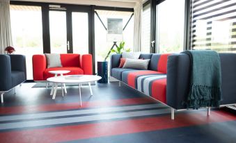 Modern, Trendy F1 Theme Lodge, Near the Sea