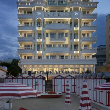 Hotel Tiffany's Отели рядом с достопримечательностью «Mojito Beach Riccione»