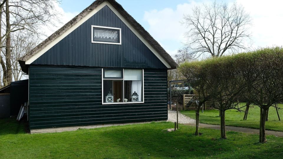 Cozy House with a Boat Near Giethoorn & Weerribben Wieden National Park