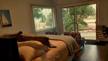 Greenhouse Inn by the Bay