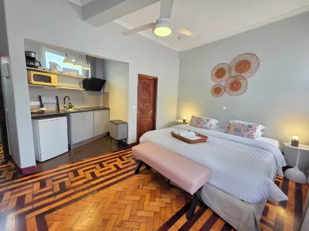 Aspa Studios - Urban Conscious Living Отели рядом с достопримечательностью «Old Shaar Hashamaim Synagogue»