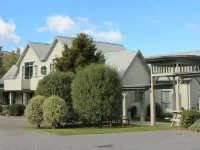 Colonial Manor Motel Hotels near Scott Base Vineyard