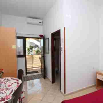 Room and Apartment Lea Rooms