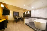 27 Hotel - parking