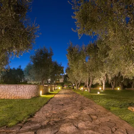 "saracena" Superior Holiday Home with Swimming Pool and Private Beach