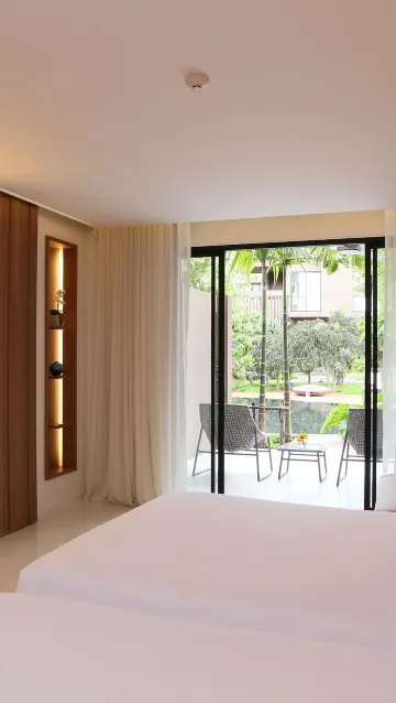 ห้องดีลักซ์ พร้อมทางลงสระว่ายน้ำ