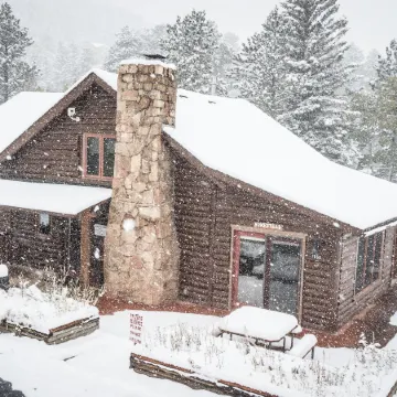 Castle Mountain Lodge