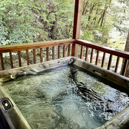Creekside 2 Bedroom Cabin by RedAwning