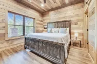 RedAwning的Stone Mountain Lodge四卧室小木屋 - 4星級