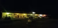 St Ann's Motel & Cottage - parking
