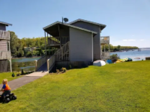Smuggler's Cove Inn Hotels in Lincoln County
