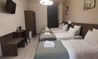 Square Hotel