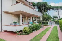 Regina Beach Villa, by the Beach in Marina di Pietrasanta - Villas