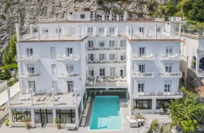 Hotel Admiral Hotels near Bastion of Parsano