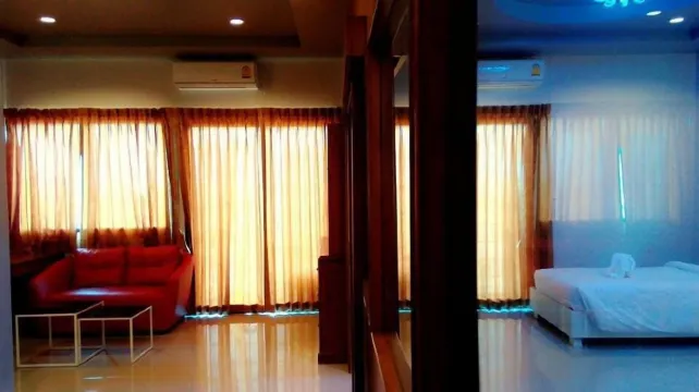 ห้องดีลักซ์ เตียงใหญ่ 1 เตียง