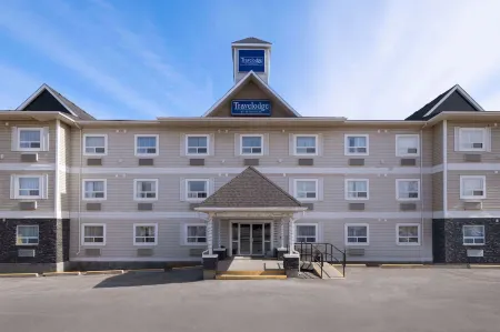 Travelodge by Wyndham Fort McMurray Отели в г. Форт Макмюррей