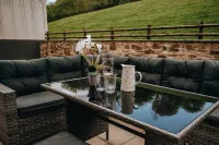 Luxury Farmhouse Sleeps 8 Hottub Brecon Beacons Hotels in Brecon