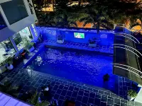 Parkview Astoria Hotel - مسبح