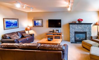 Thunder Ridge by Fernie Lodging CO