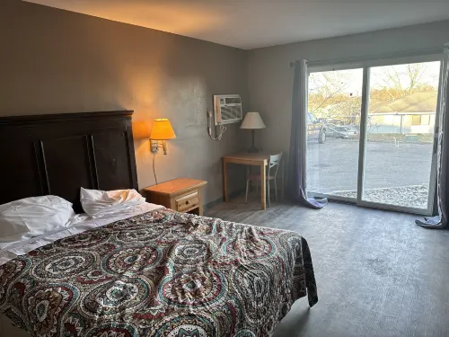 Clintonville Motel Hotels in Waupaca County