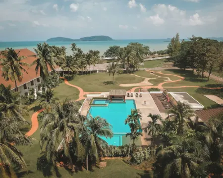 The Nouveau Chumphon Beach Resort and Golf Hotels in Chumphon